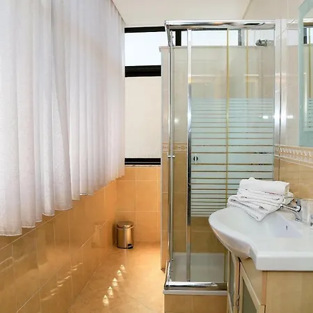 Genny's Place Nazaré