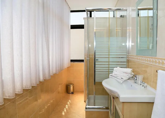 Genny's Place נאזרה